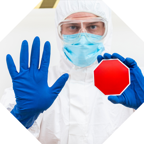 Personal sanitario aplicando medidas de prevención